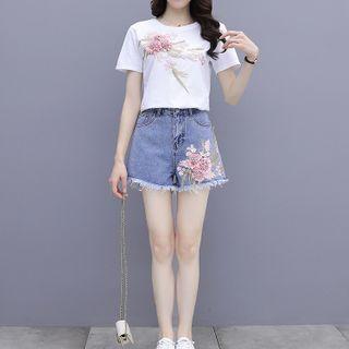 Set: Short-sleeve Floral T-shirt + Floral Embroidered Distressed Denim Shorts