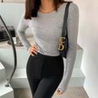 Textured Slim-fit Cropped T-shirt