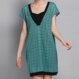 Short-sleeve V-neck Contrast-trim Dress