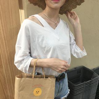 3/4-sleeve Cut Out V-neck T-shirt