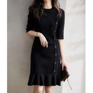 Short-sleeve Knit Ruffled Dress Black - One Size