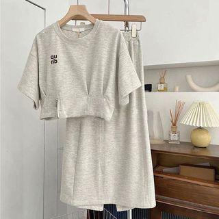 Set: Short-sleeve Lettering Cropped T-shirt + Midi A-line Skirt