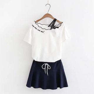Set: Contrast Trim Short Sleeve Off Shoulder T-shirt + Drawstring Skort