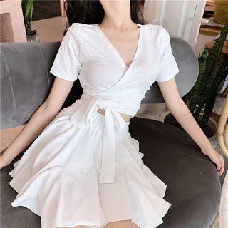 Short-sleeve V-neck Top / A-line Skirt