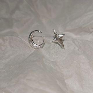 Moon Sterling Silver Ear Stud
