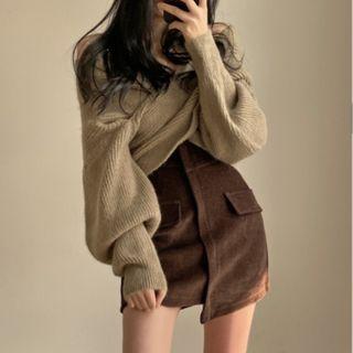 V-neck Cropped Sweater / Asymmetrical Mini Fitted Skirt