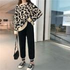 Leopard Pattern Sweater / Striped Sweatpants