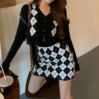 Argyle Print Cardigan / Knit Skirt