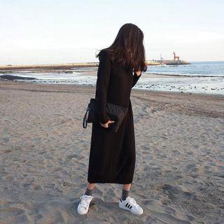 Long- Sleeve Midi Knit Dress