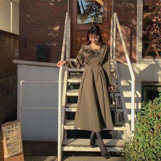 Square-neck Long Pleat Dress
