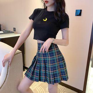 Short-sleeve Moon Embroidered T-shirt / Mini Plaid Pleated Skort