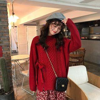 Tie-side Sweater
