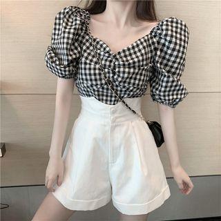 Puff-sleeve Gingham Blouse / Plain Shorts
