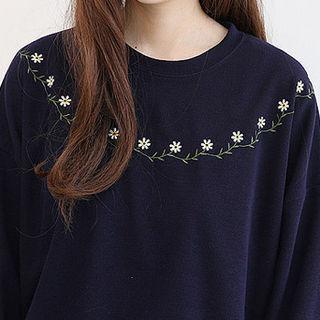 Round-neck Floral Embroidery Sweatshirt