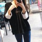 Long-sleeve V-neck Contrast-color Top