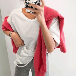 Cutout U-neck T-shirt