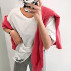 Cutout U-neck T-shirt