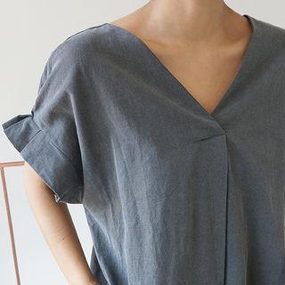 Linen V-neck Pintuck Detail-sleeve Maxi Dress