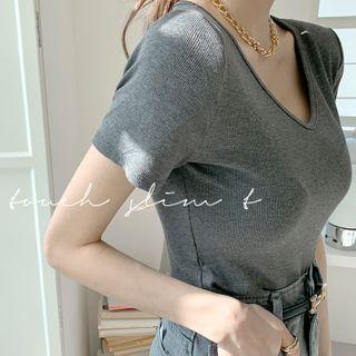 V-neck Ribbed Basic T-shirt