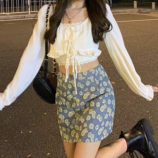 Plain Crop Blouse / Plaid Skirt