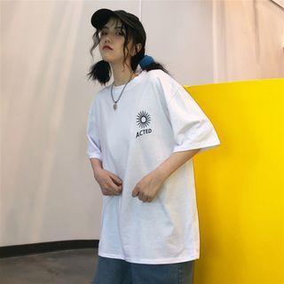 Sun Embroidered Elbow-sleeve T-shirt