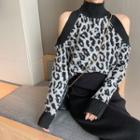 Cut-out Shoulder Leopard Printed Knit Top