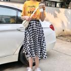 Lettering Short-sleeve T-shirt / Check Midi A-line Skirt