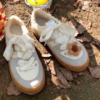 Fleece Trim Flower Sneakers