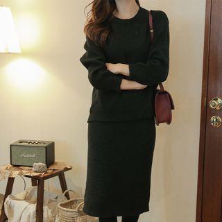 Set: Round-neck Textured Sweater + Skirt