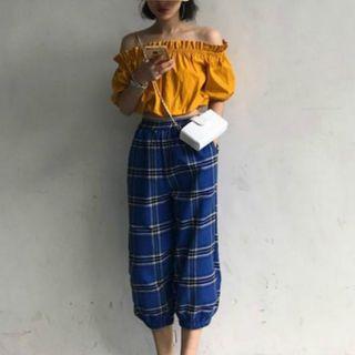 Off Shoulder Short-sleeve T-shirt / Plaid Harem Pants