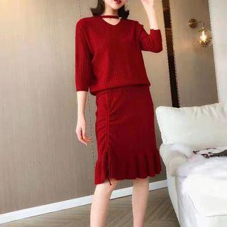 Set: V-neck Sweater + Pencil Skirt