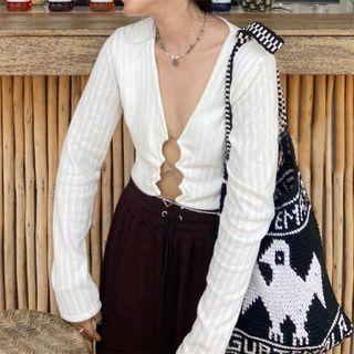 Long-sleeve Metal Ring V-neck Crop Top