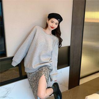 Chain Accent Open-back Sweatshirt / Leopard Print Midi A-line Skirt