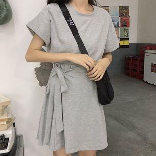 Set: Short Sleeve T-shirt + High Waist Skirt