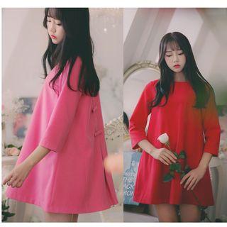 Bow Back 3/4-sleeve Shift Dress