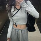 Contrast Trim V-neck Cut-out Long-sleeve Cropped T-shirt Gray - One Size