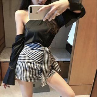 Long-sleeve Asymmetric Cropped Top / Gingham Shorts