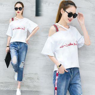 Set: Open Shoulder Short-sleeve T-shirt + Distressed Jeans