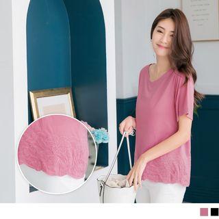 Loose-fit V-neck Embroidered Top