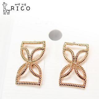 Bow-accent Studs