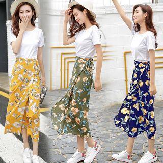 Short-sleeve T-shirt / Floral Midi Skirt