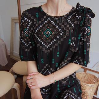 Short-sleeve Ruffle-hem Patterned Dress