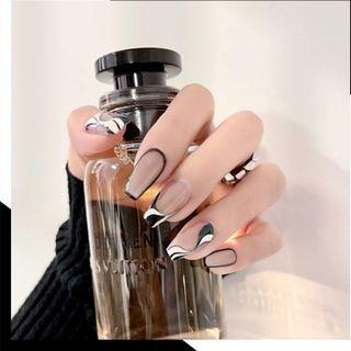 Print Pointed Faux Nail Tips Y11 - Black & White - One Size
