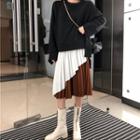 Plain Loose-fit Pullover / Color-block Skirt