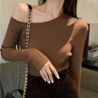 Long-sleeve One-shoulder Cutout Knit Top