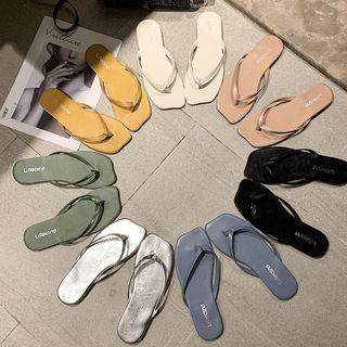 Square Toe Plain Flip-flops