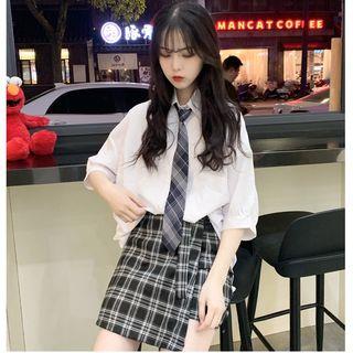 Elbow-sleeve Shirt / Asymmetric Plaid Mini Skorts / Tie