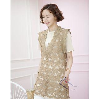 Set: V-neck Sleeveless Lace Top + T-shirt