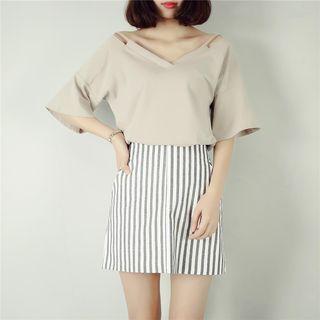 Cut Out Shoulder V-neck Elbow Sleeve T-shirt