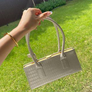 Kiss-lock Croc-grain Hand Bag